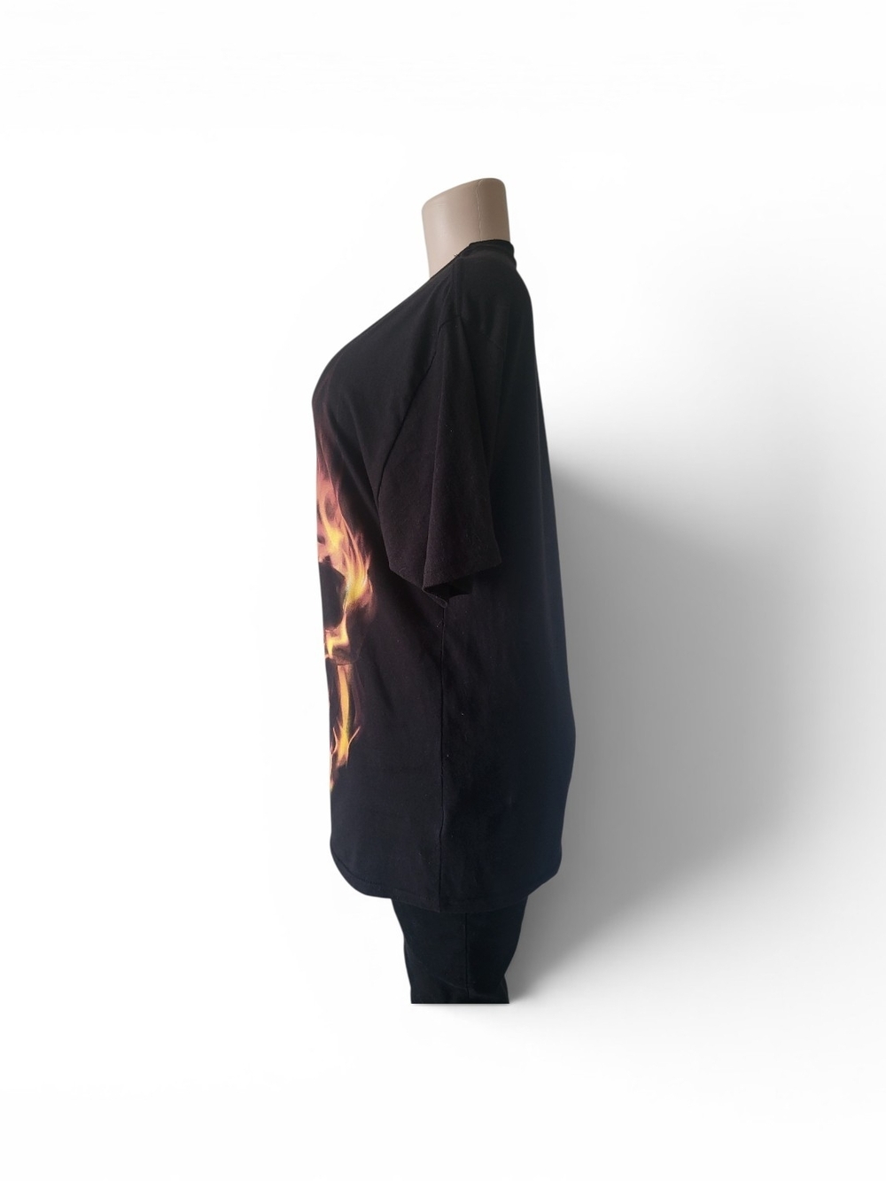 Men's Black Flame Skull Graphic Short-Sleeve Tee - Picture 2 of 7
